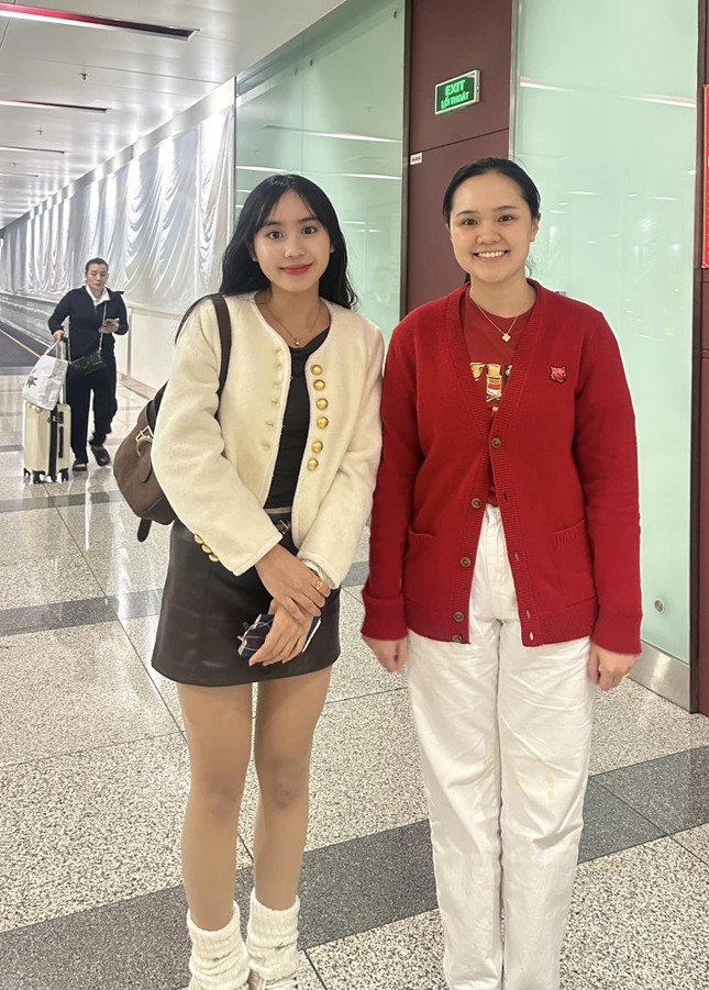 Vợ Duy Mạnh lại bị chê mặc xấu, thời trang sân bay khó đỡ, còn đâu khí chất tiểu thư lá ngọc cành vàng!- Ảnh 4.