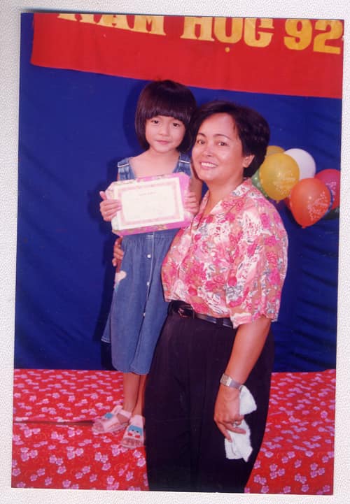 B&eacute; g&aacute;i trong bức ảnh g&acirc;y sốt: L&agrave; sao Việt đ&igrave;nh đ&aacute;m, học giỏi nhưng qua 3 trường mới tốt nghiệp cấp 3, giờ l&agrave;m d&acirc;u h&agrave;o m&ocirc;n- Ảnh 1.