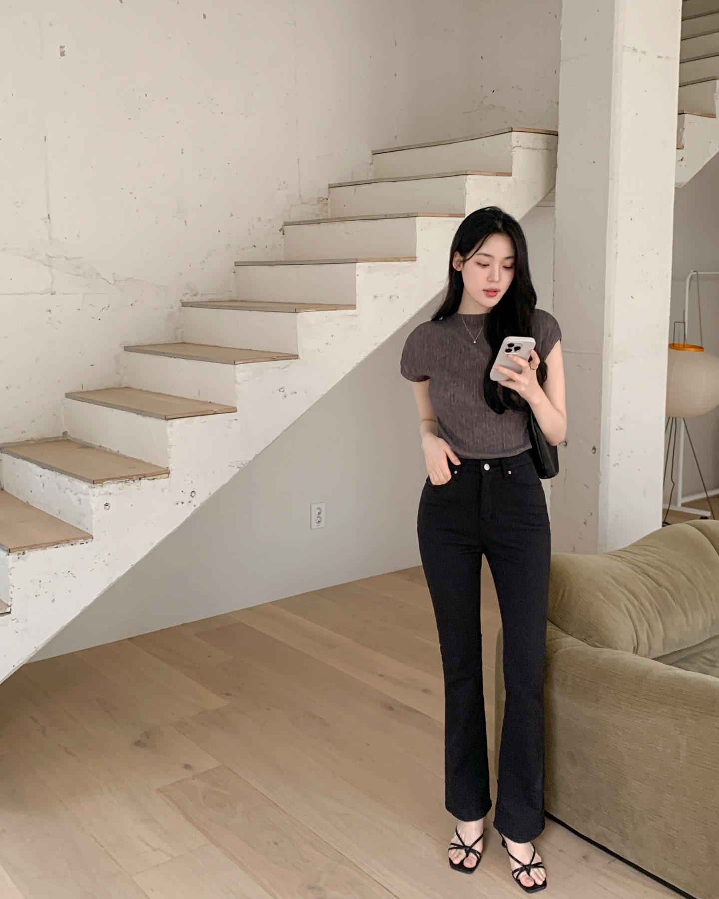 Mặc quần dài theo 10 cách tối giản: Hóa ra không cần cầu kỳ, tốn công vẫn có thể đẹp và sang đến thế- Ảnh 3.