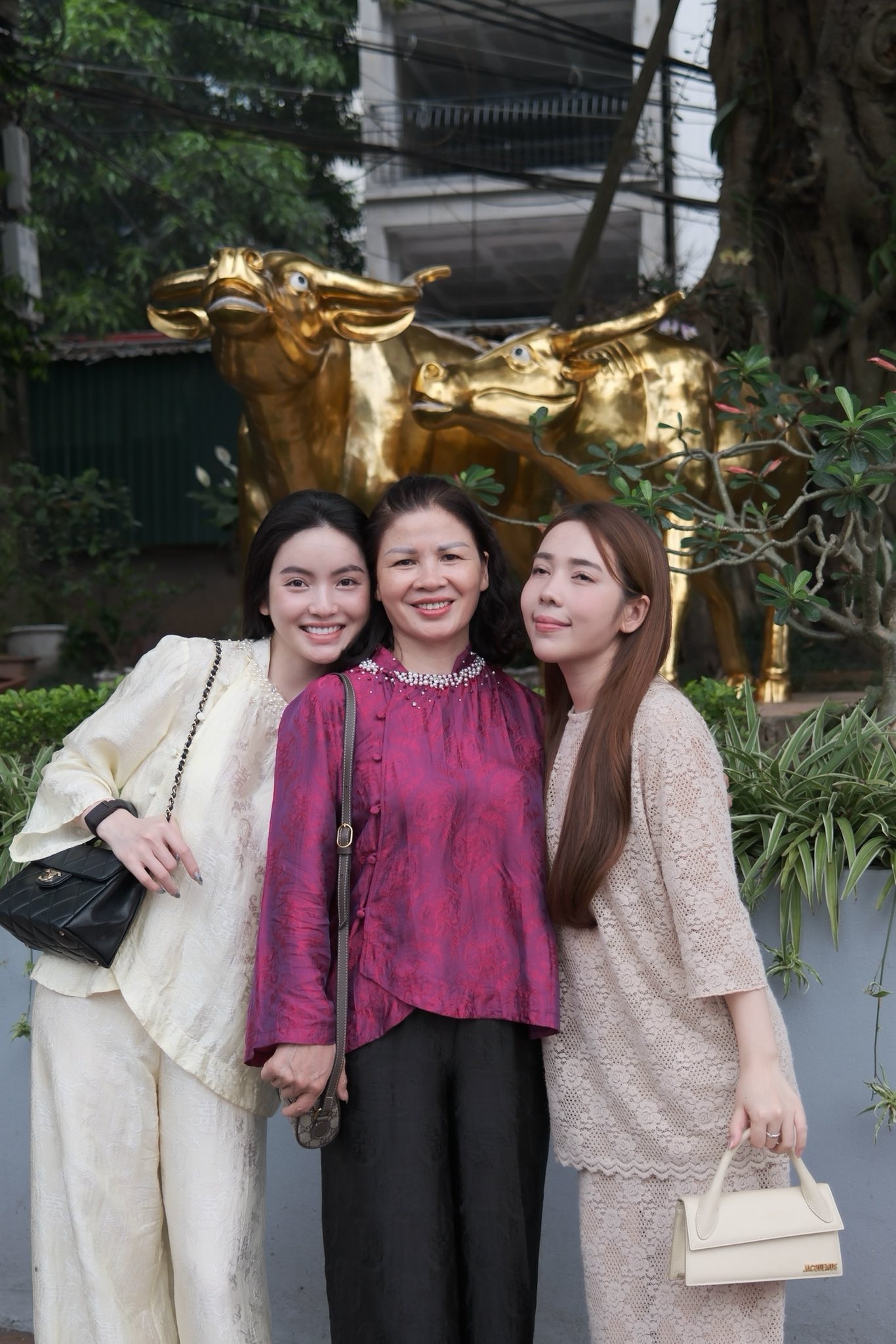 Chu Thanh Huyền nhiều lùm xùm nhất làng WAGs vẫn được bố mẹ Quang Hải quý ra mặt, một hành động biết khéo cỡ nào- Ảnh 2.