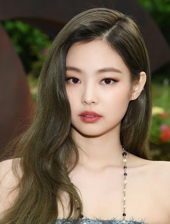 Sốc: IU bị tố 