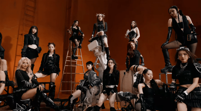 30 nghệ sĩ nữ lần lượt "làm nền" cho bữa tiệc kĩ xảo trong MV chủ đề Em Xinh Say Hi- Ảnh 8.