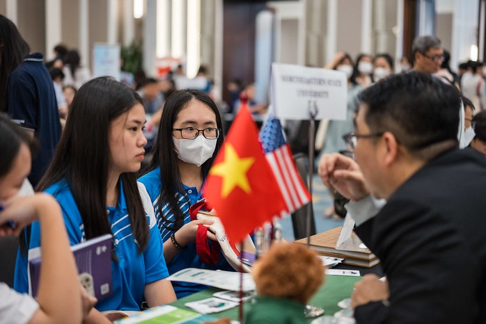 Mỹ dừng cấp mới visa du học, nhiều học sinh Việt "như chim vỡ tổ"- Ảnh 1.