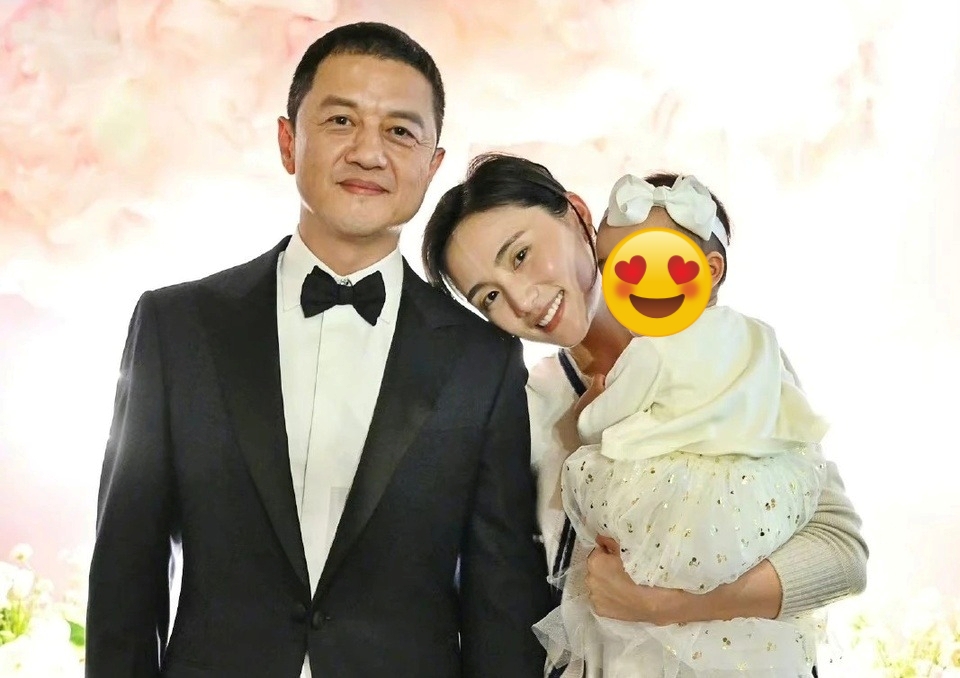 Căng: 1 Hoa hậu ly thân vì chồng diễn viên phá sản, nợ nần nghìn tỷ không trả nổi?- Ảnh 1. Căng: 1 Hoa hậu ly thân vì chồng diễn viên phá sản, nợ nần nghìn tỷ không trả nổi?- Ảnh 1.