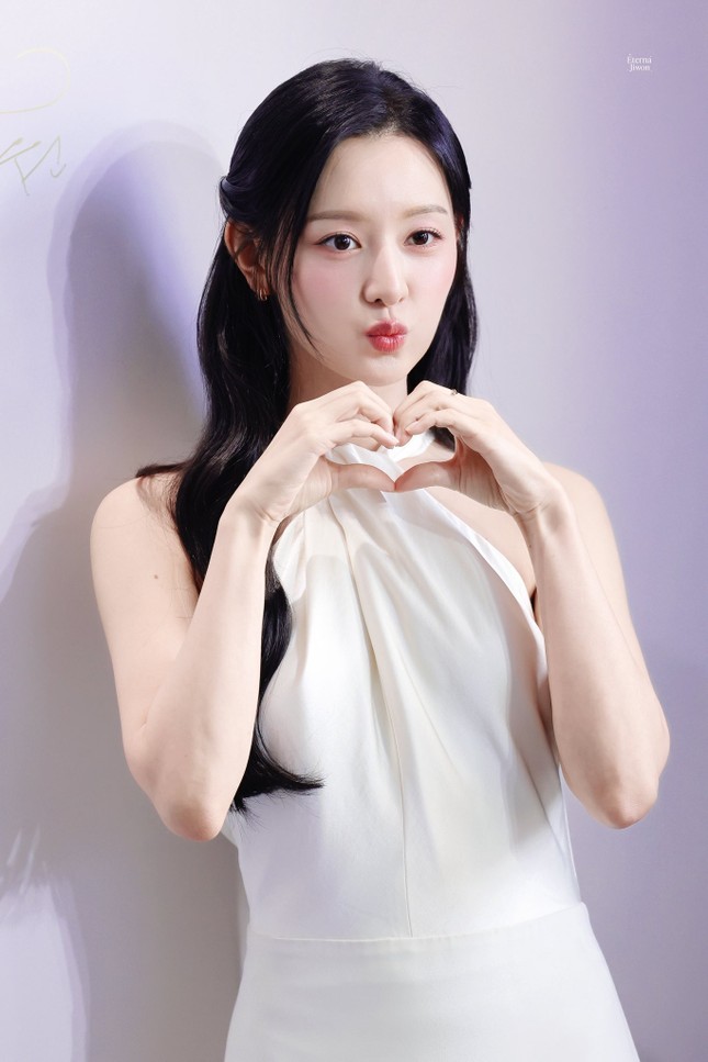 Kim Ji Won chung khung hình với Lý Hiện "tuyệt đối điện ảnh": Lộ 1 "cực phẩm" khiến ai cũng phải tấm tắc khát khao- Ảnh 6.
