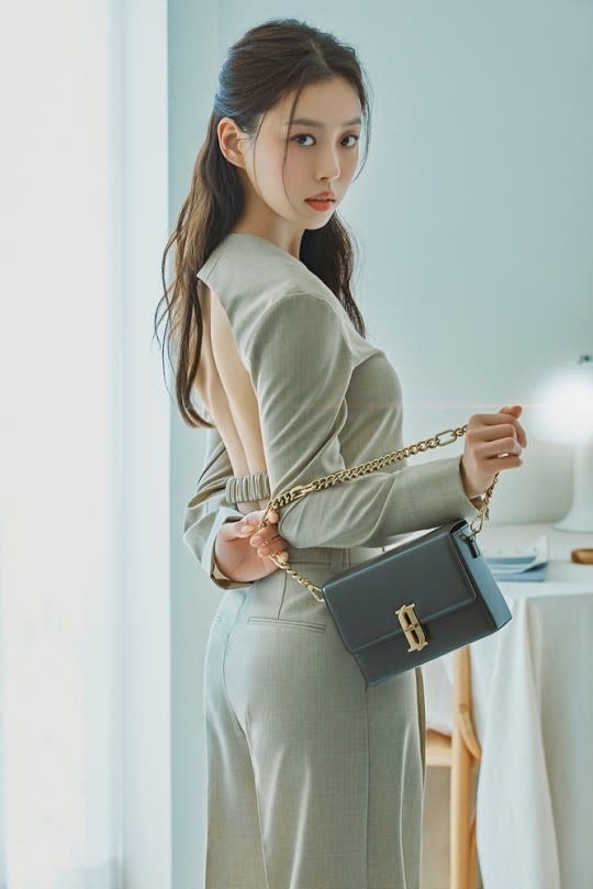 "Mỹ nhân con cưng Netflix" bị tố bắt nạt, trấn lột bạn học, nhạo báng người khuyết tật- Ảnh 4.