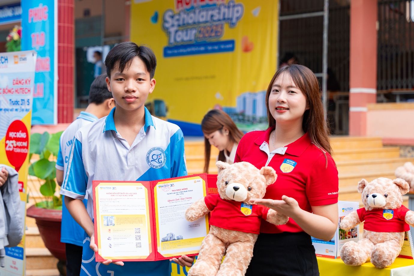 HUTECH tặng học bổng 25% toàn khóa, cố định học phí cho thí sinh cả nước- Ảnh 1.