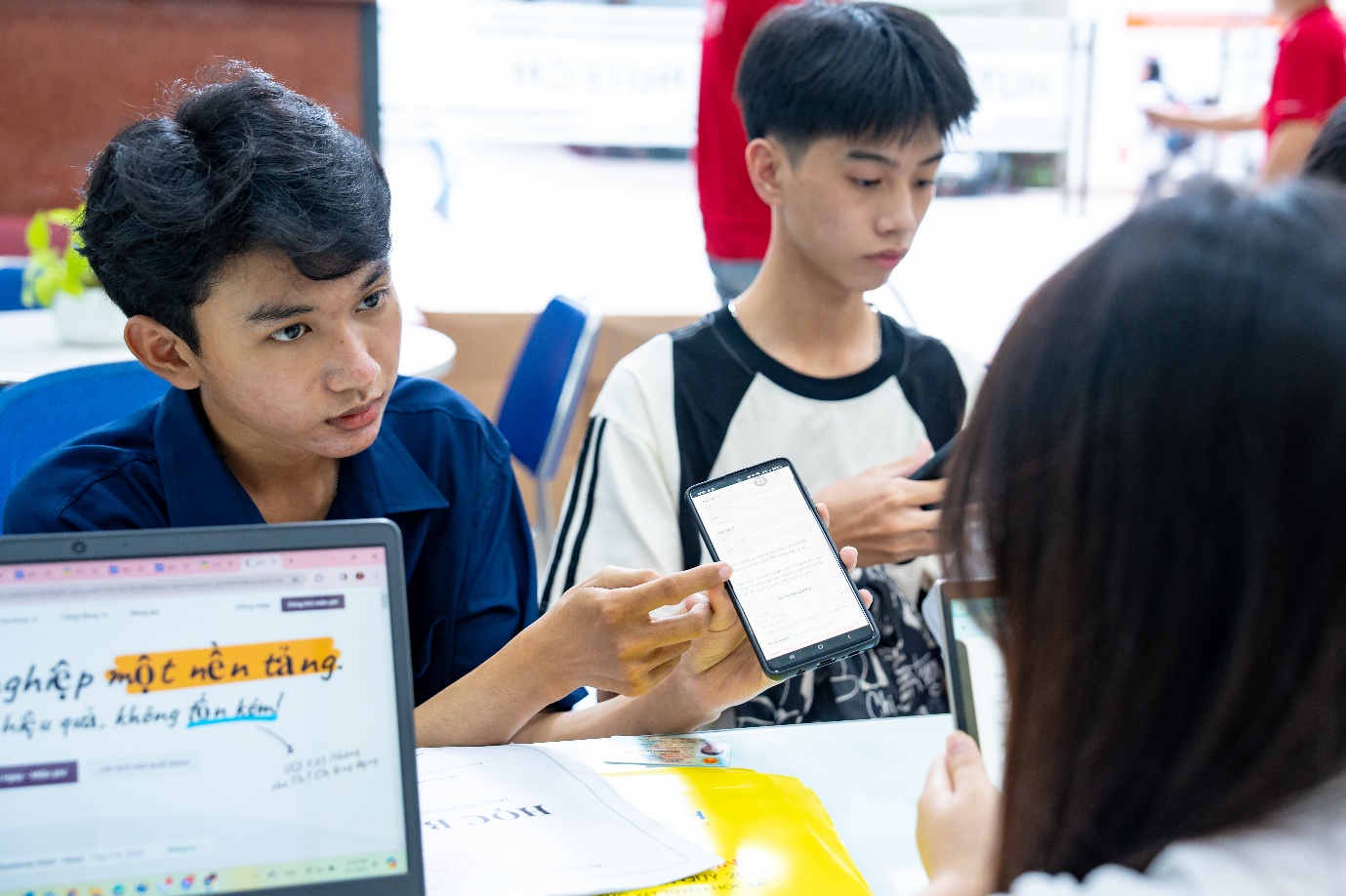 HUTECH tặng học bổng 25% toàn khóa, cố định học phí cho thí sinh cả nước- Ảnh 2.