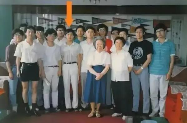 “Thần đồng vật lý” từng giành giải vô số cuộc thi, có hơn 30 bài báo chuyên ngành danh giá: Vừa học xong tiến sĩ đã gặp biến, U40 bỗng thành người lang thang- Ảnh 2.