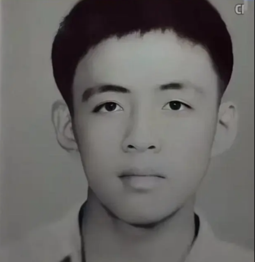“Thần đồng vật lý” từng giành giải vô số cuộc thi, có hơn 30 bài báo chuyên ngành danh giá: Vừa học xong tiến sĩ đã gặp biến, U40 bỗng thành người lang thang- Ảnh 1.