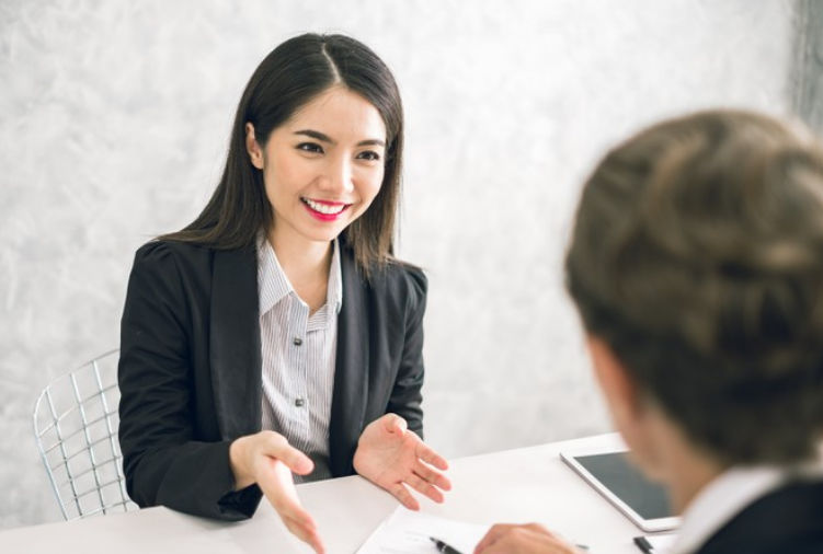 Khi được khen "bạn xinh quá", người thường nói "cảm ơn", người EQ cao ghi điểm nhờ cách trả lời tinh tế này- Ảnh 1.