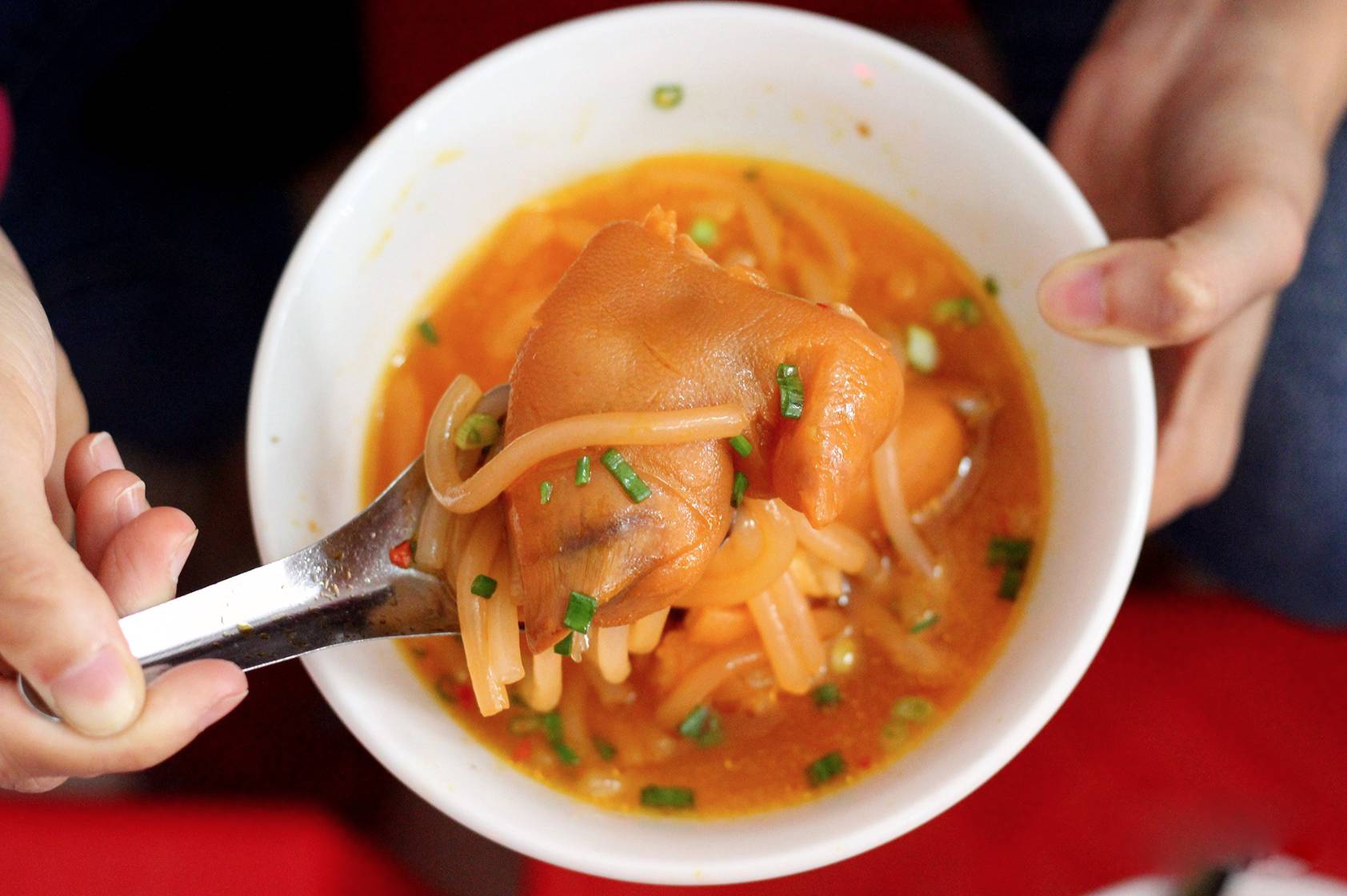 Bánh canh 1 giờ có gì mà vừa có thông tin đóng cửa đã khiến dân tình 