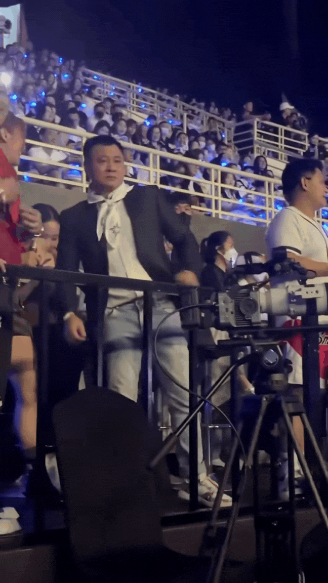 Có 1 người la hét thất thanh, làm náo loạn concert SOOBIN, đòi “trả tiền” mà không ai dám cãi- Ảnh 1.