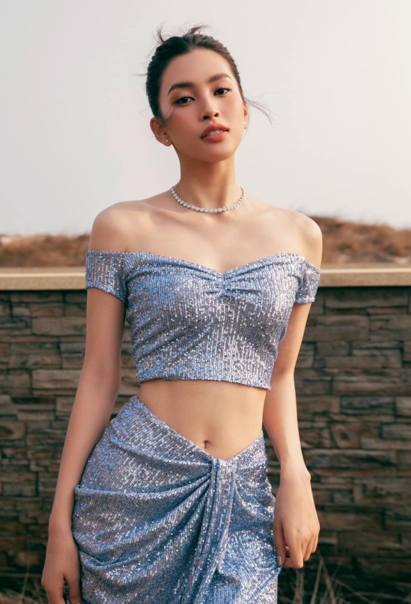 Màn đổ bộ bùng nổ visual: Hoa hậu Tiểu Vy hóa nữ thần, Midu lên hương nhan sắc hậu làm dâu hào môn!- Ảnh 9. Màn đổ bộ bùng nổ visual: Hoa hậu Tiểu Vy hóa nữ thần, Midu lên hương nhan sắc hậu làm dâu hào môn!- Ảnh 9.