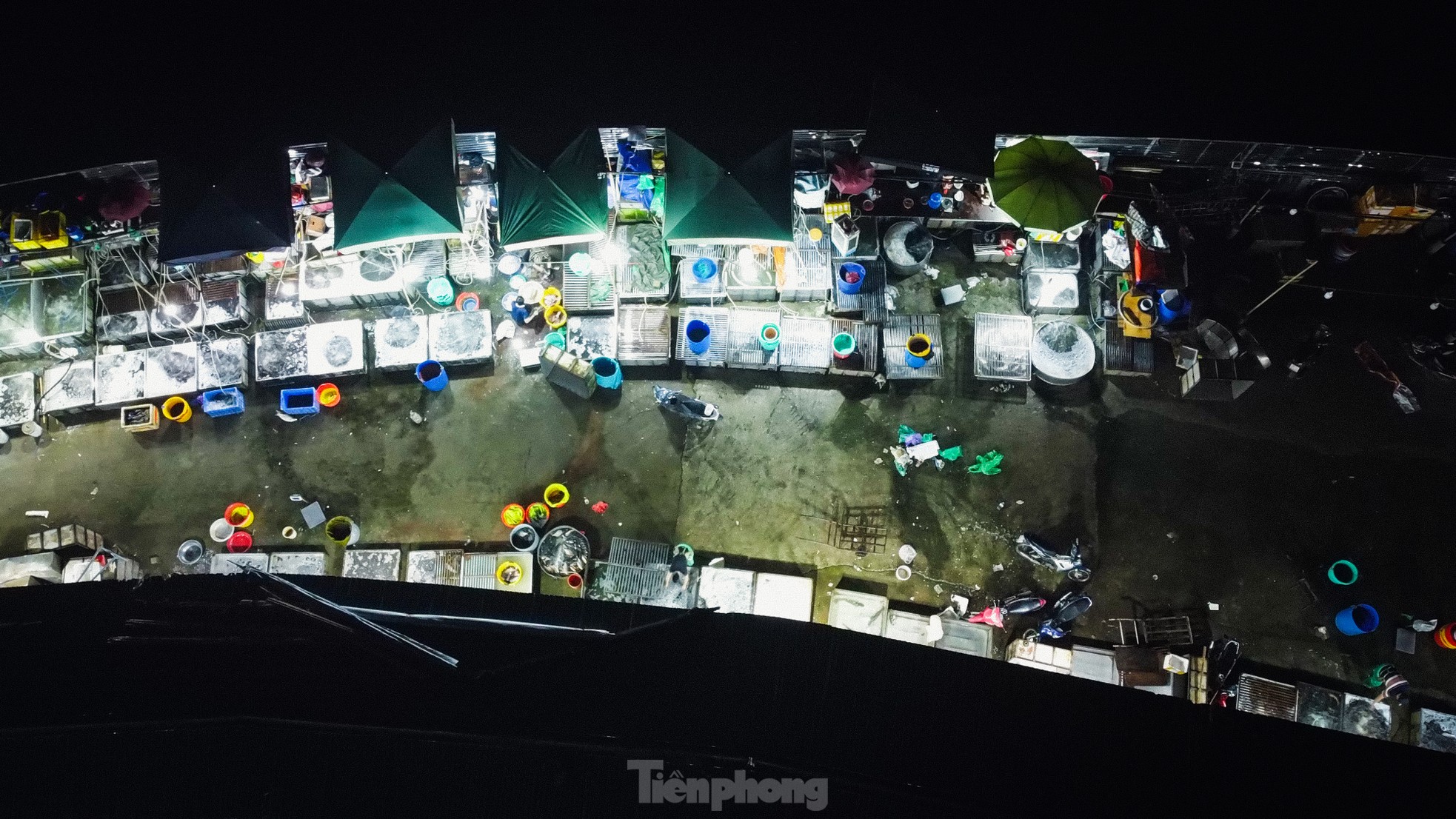 Chợ trái phép ở Hà Nội hơn 10 năm không ai biết: Vẫn hoạt động bất chấp lệnh giải toả- Ảnh 9.