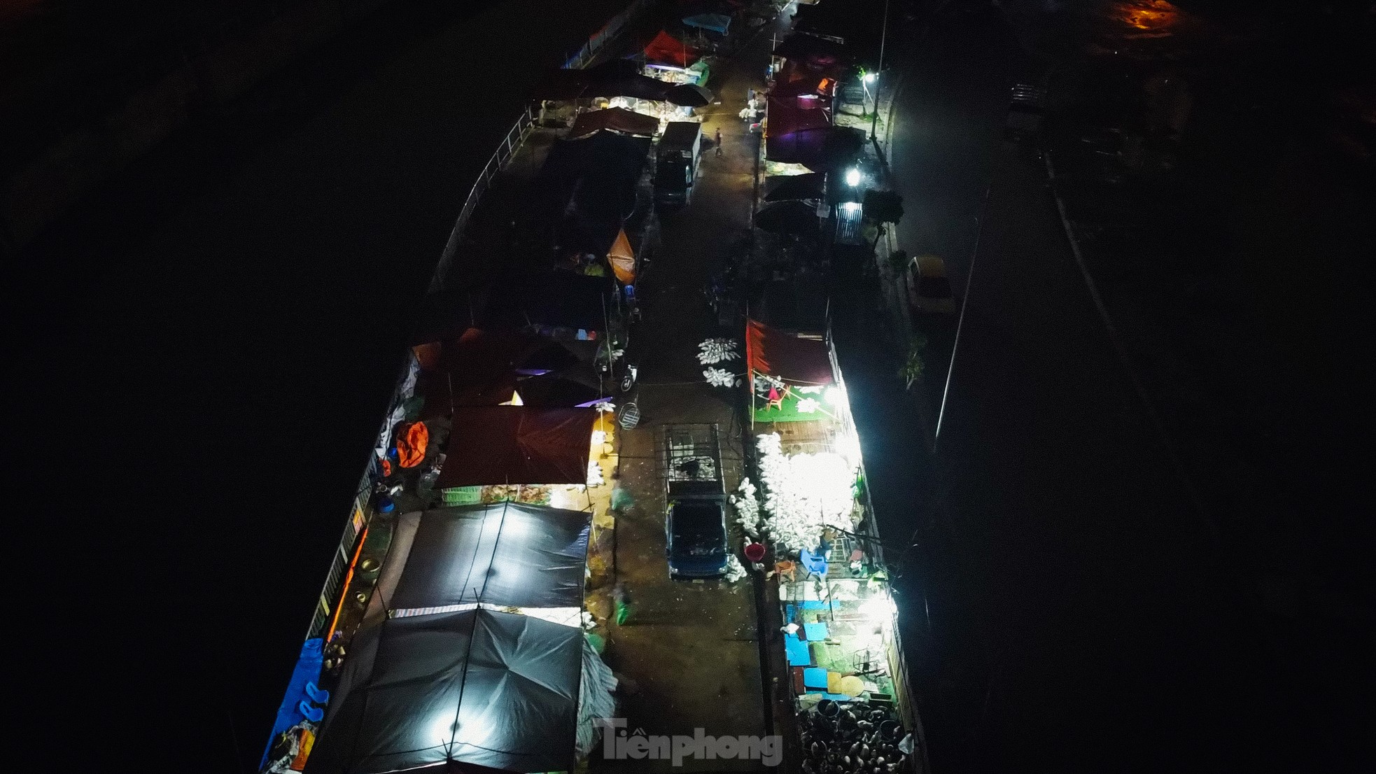 Chợ trái phép ở Hà Nội hơn 10 năm không ai biết: Vẫn hoạt động bất chấp lệnh giải toả- Ảnh 6.