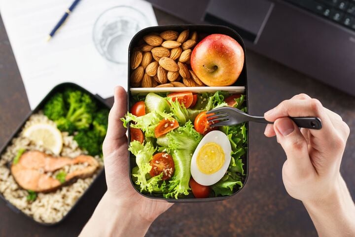Làm sếp, ở biệt thự, tôi vẫn mang cơm đi làm mỗi ngày- Ảnh 1.