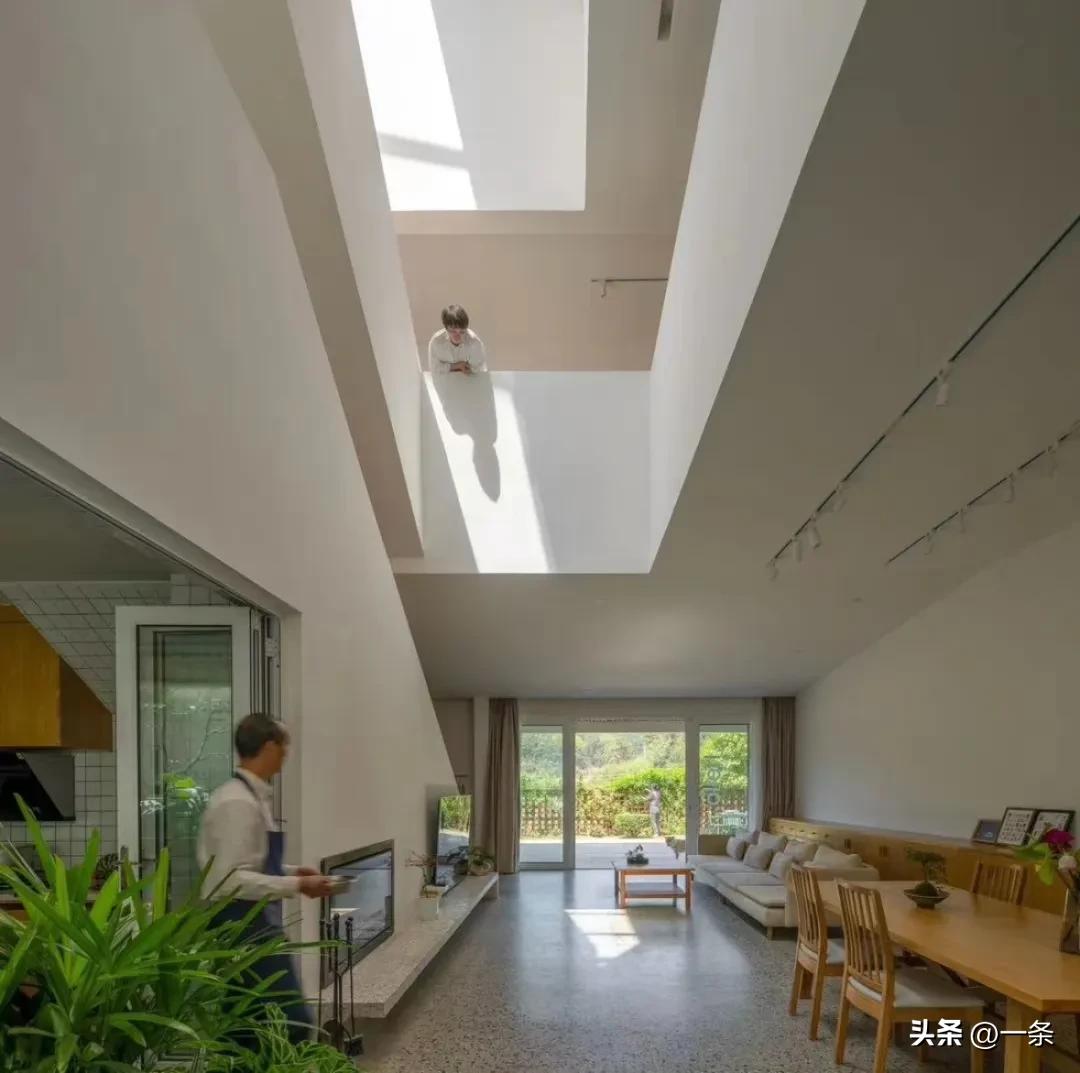 Chàng trai 9x xây biệt thự 760m2 cho bố mẹ về quê nghỉ hưu, chỉ tiêu hơn 1 triệu đồng/tháng vẫn hài lòng- Ảnh 2.