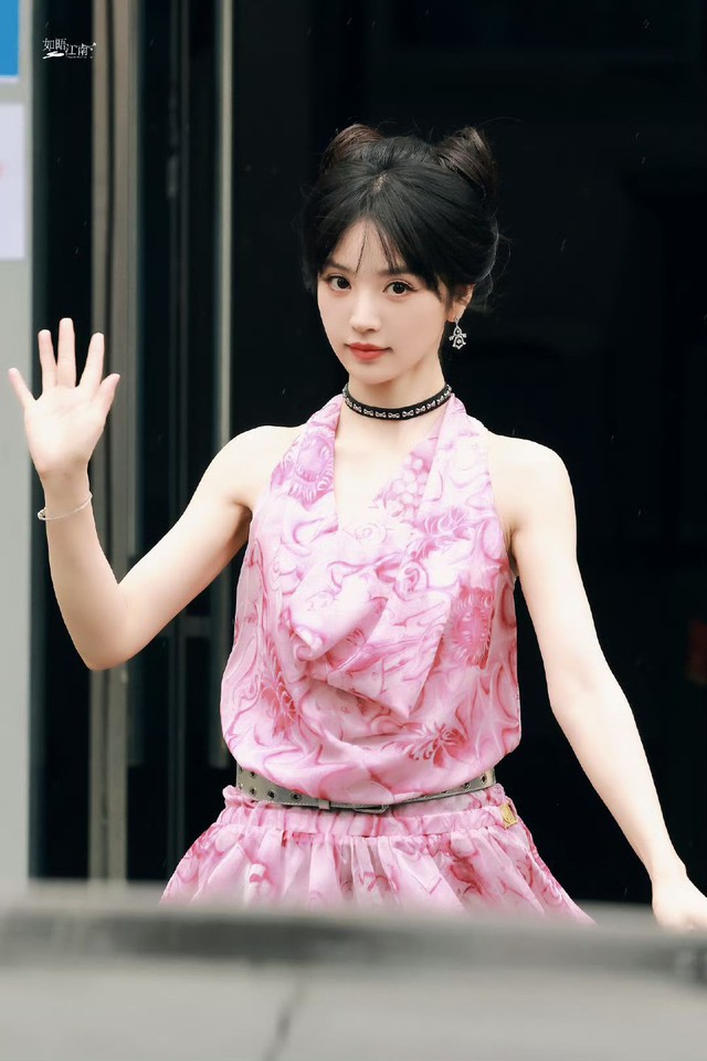 Mỹ nhân Trung Quốc tuyên truyền phim mới mà đẹp hết phần thiên hạ, style mướt mắt không thể không khen- Ảnh 4.