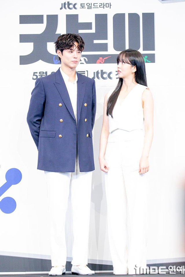 Visual gây sốc của Park Bo Gum ở họp báo phim mới: Visual gây sốc của Park Bo Gum ở họp báo phim mới: