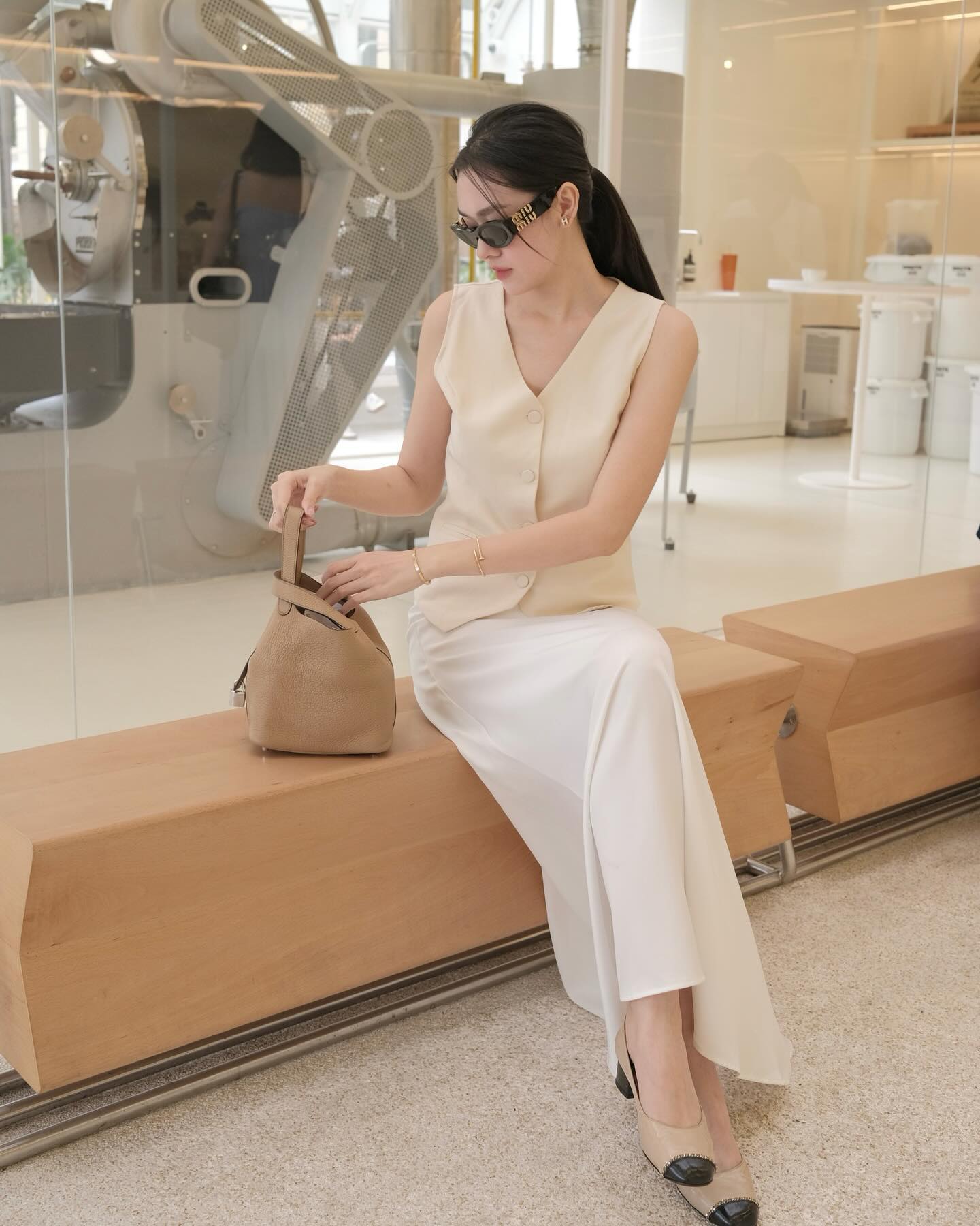 Phải công nhận mỹ nhân Việt mặc chân váy dài quá đẹp, chị em nên tham khảo để ngày càng sành điệu hơn- Ảnh 9.