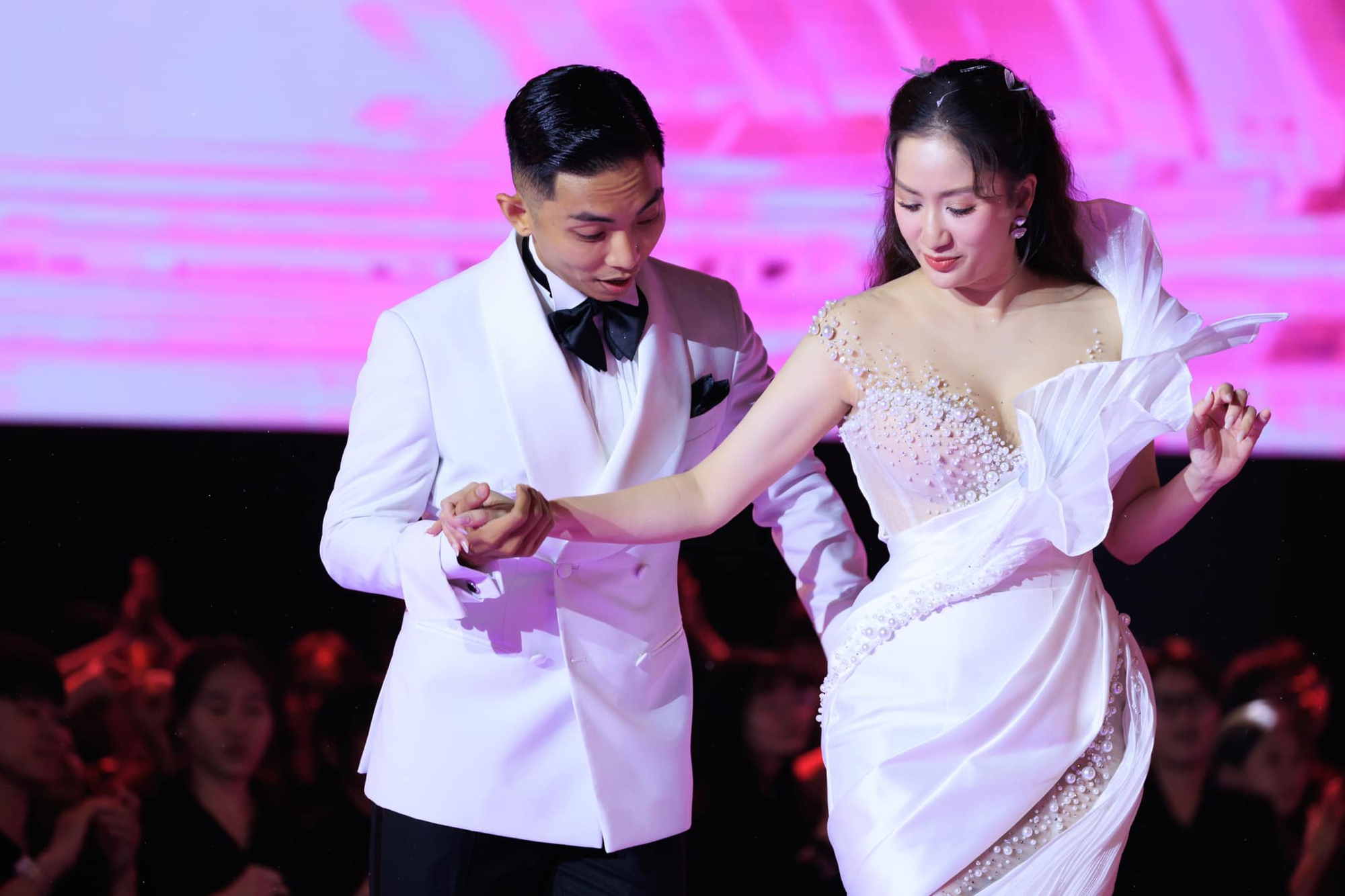 Đang nấu ăn, Khánh Thi bỗng nói 1 câu khiến Phan Hiển 