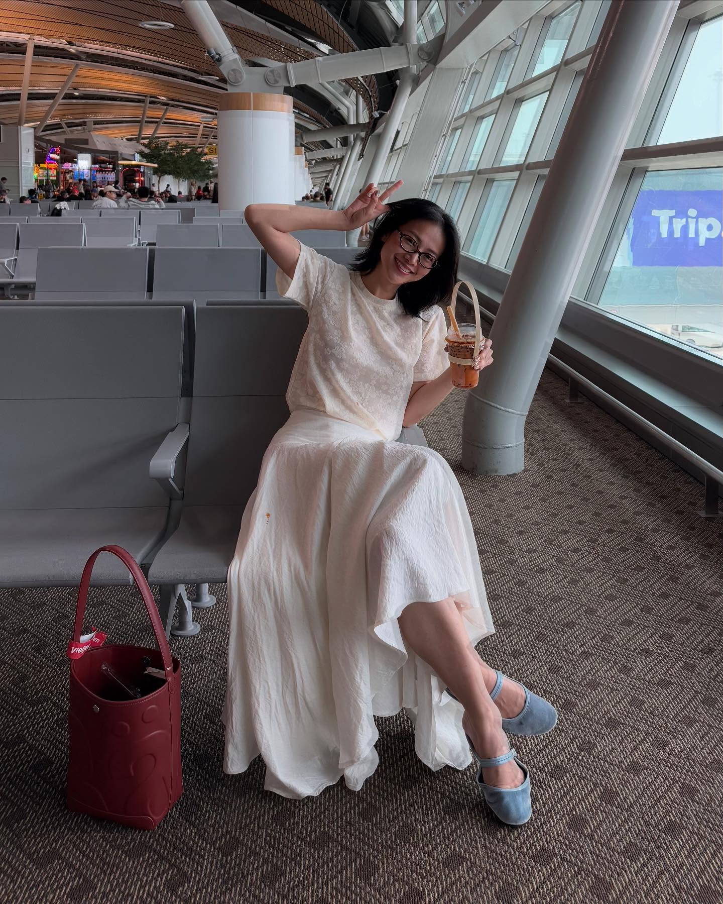 Phải công nhận mỹ nhân Việt mặc chân váy dài quá đẹp, chị em nên tham khảo để ngày càng sành điệu hơn- Ảnh 3.