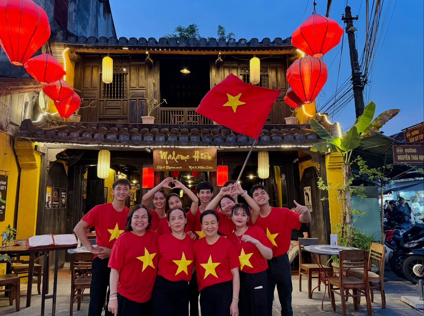Nhà hàng vừa tiếp đón Tổng thống Pháp: Hoạt động gần 1 thế kỷ, Tim Cook, Lưu Diệc Phi cũng từng dùng bữa ở đây!- Ảnh 8.