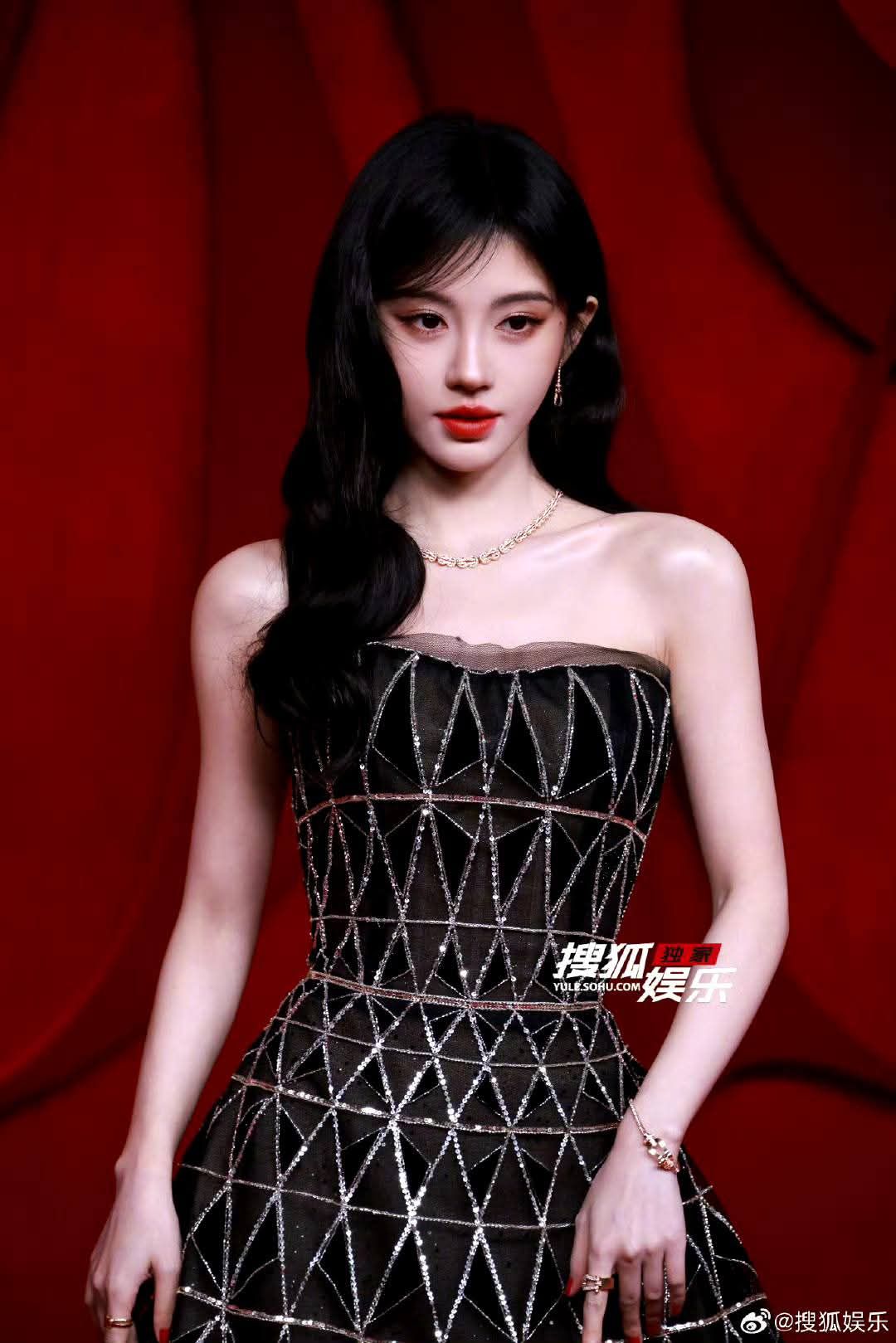 Tưởng Jang Won Young nhưng lại là mỹ nữ 4000 năm trên thảm đỏ: Nhan sắc này không ai giật spotlight nổi- Ảnh 5.