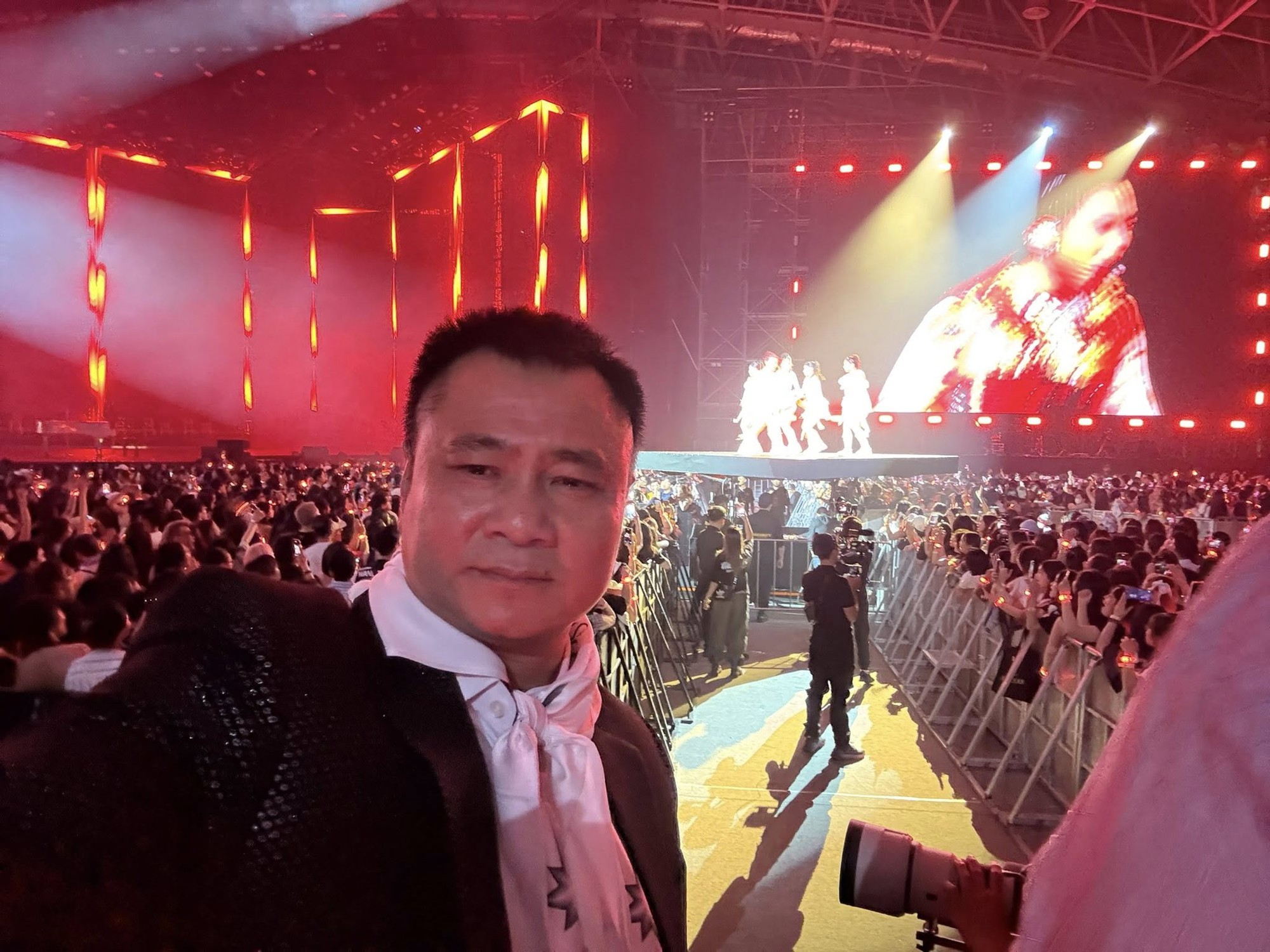 NSND Tự Long thèm khát làm được 1 điều giống đàn em, tự nhận: “Nuối tiếc vì mình đã già”- Ảnh 7.