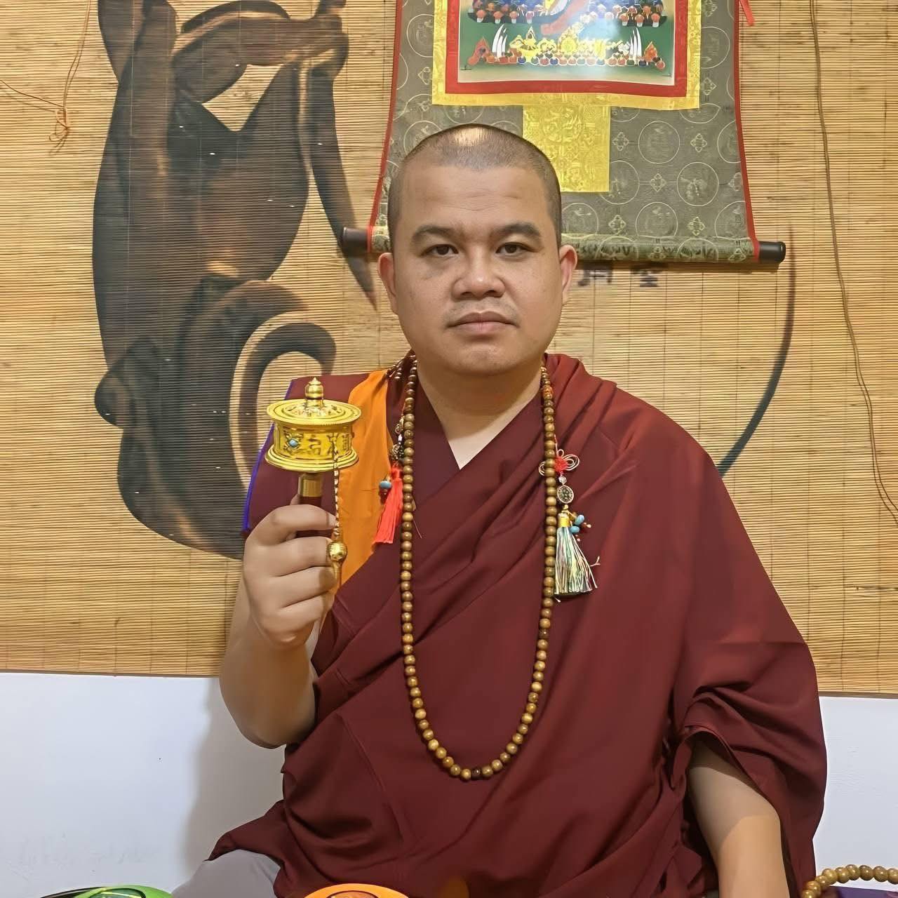 Phát hiện ngôi chùa ẩn sâu trong hang đá, cách Hà Nội hơn 100km, đang nổi tiếng nhờ vị sư thầy này- Ảnh 2.