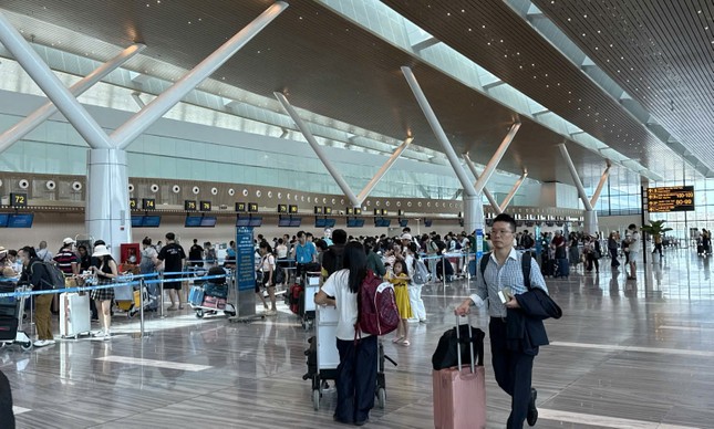 Gần 2,3 triệu khách sẽ qua ga T3 Tân Sơn Nhất mùa hè này- Ảnh 1.
