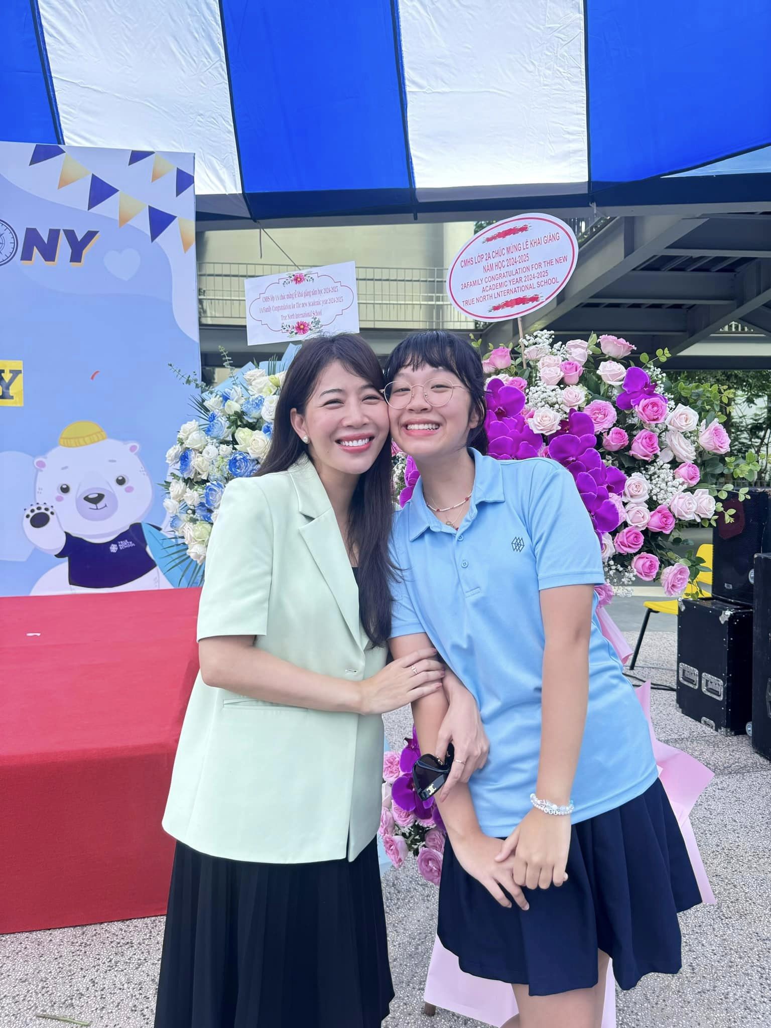 Bắt gặp con gái MC Diệp Chi tại lễ bế giảng trường quốc tế với học phí hơn 600 triệu, được giáo viên chủ nhiệm khen hết lời- Ảnh 5.
