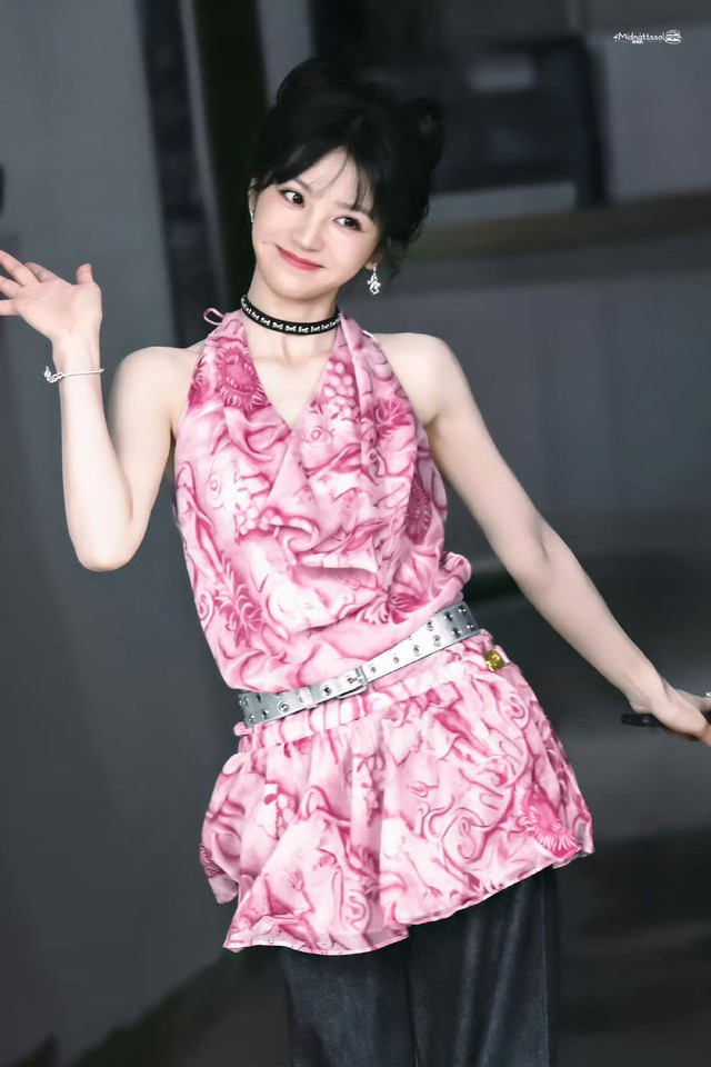 Mỹ nhân Trung Quốc tuyên truyền phim mới mà đẹp hết phần thiên hạ, style mướt mắt không thể không khen- Ảnh 9.