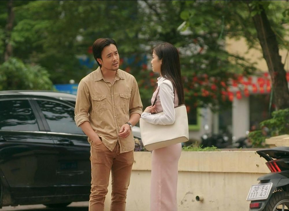 Bắt trọn cảnh cặp đôi Vbiz mới cưới cãi nhau giữa đường, biểu cảm nhà gái cực gắt như Bắt trọn cảnh cặp đôi Vbiz mới cưới cãi nhau giữa đường, biểu cảm nhà gái cực gắt như