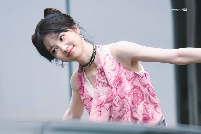 Mỹ nhân Trung Quốc tuyên truyền phim mới mà đẹp hết phần thiên hạ, style mướt mắt không thể không khen- Ảnh 10.