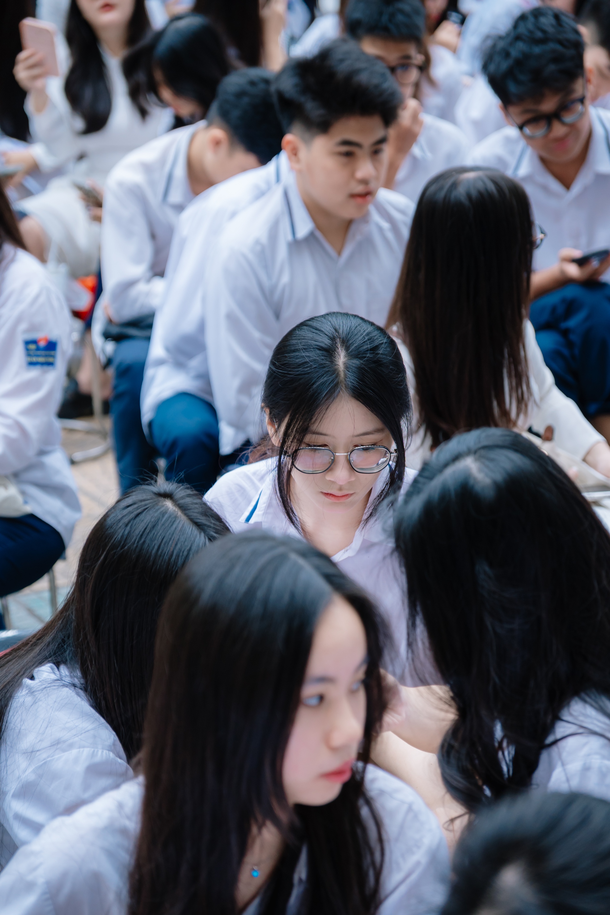 Chùm ảnh nữ sinh Trần Nhân Tông trong lễ bế giảng gây sốt khắp cõi mạng: Thanh xuân đúng là thứ khiến người ta "say nắng"!- Ảnh 3.