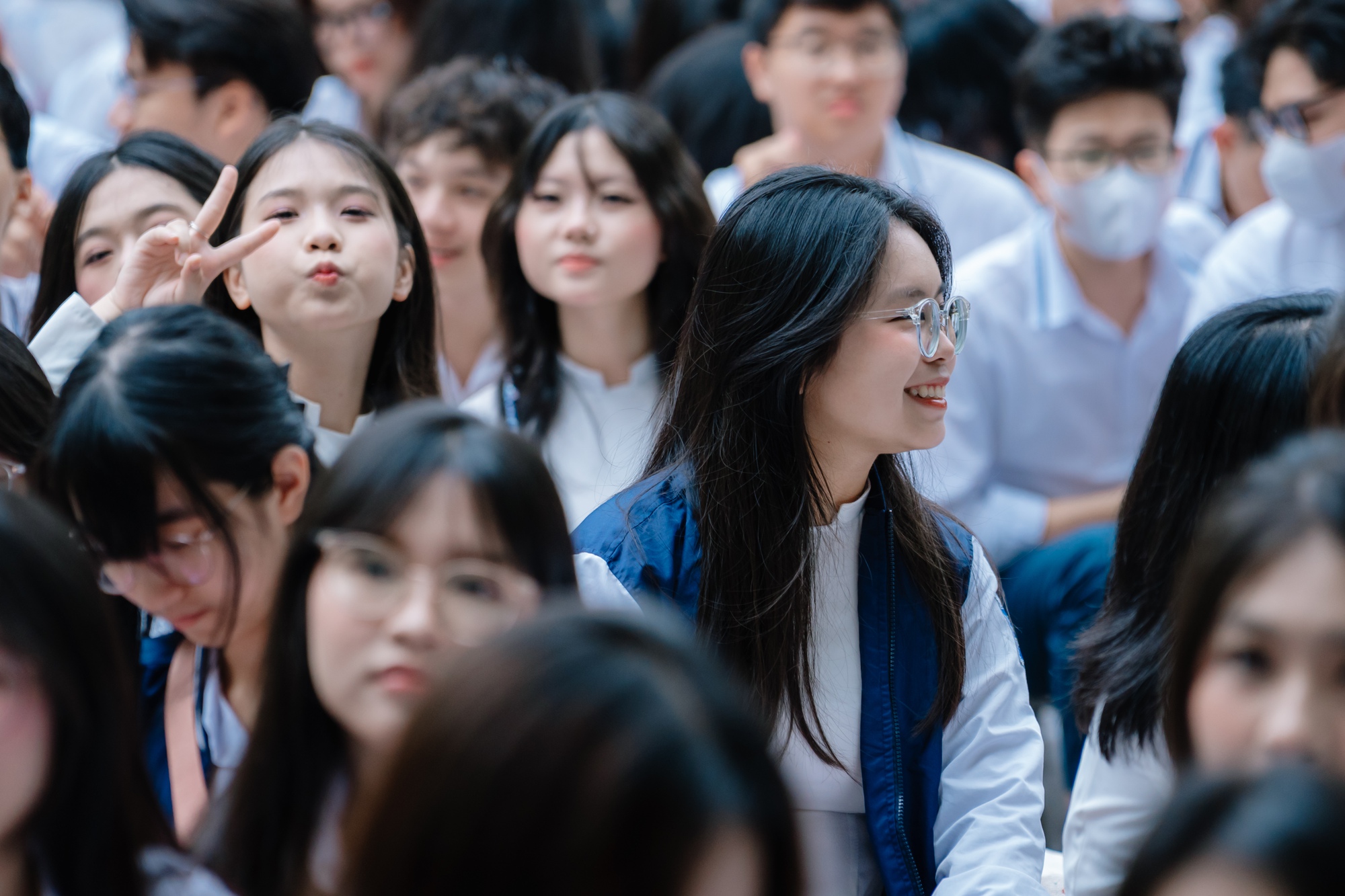 Chùm ảnh nữ sinh Trần Nhân Tông trong lễ bế giảng gây sốt khắp cõi mạng: Thanh xuân đúng là thứ khiến người ta "say nắng"!- Ảnh 10.