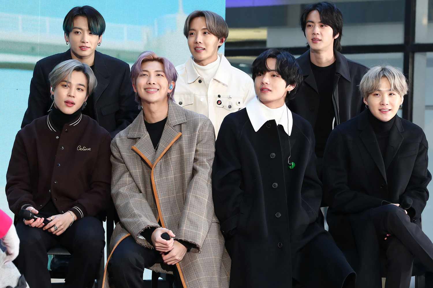 BTS đăng 1 bức ảnh gây bão khắp MXH: Động thái “cứu cánh” bất ngờ cho ông chủ- Ảnh 2.