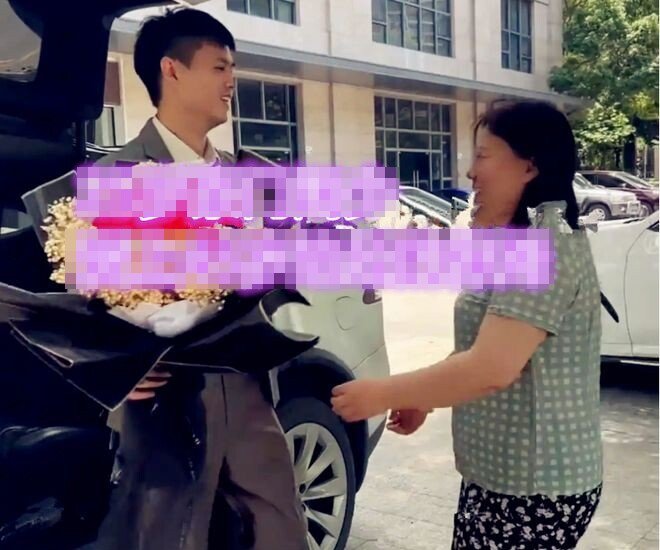 Chàng trai 25 tuổi lấy vợ 45 tuổi, sau đám cưới cái kết đầy bất ngờ- Ảnh 2. Chàng trai 25 tuổi lấy vợ 45 tuổi, sau đám cưới cái kết đầy bất ngờ- Ảnh 2.