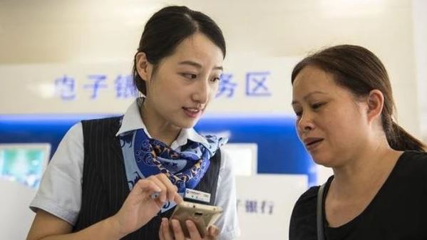 Người phụ nữ gửi tiết kiệm hơn 1,1 tỷ đồng, 1 tháng sau phát hiện tiền đã được chuyển đi mua bảo hiểm, ngân hàng khẳng định: “Đã thông báo cho khách ngay từ đầu”- Ảnh 1. Người phụ nữ gửi tiết kiệm hơn 1,1 tỷ đồng, 1 tháng sau phát hiện tiền đã được chuyển đi mua bảo hiểm, ngân hàng khẳng định: “Đã thông báo cho khách ngay từ đầu”- Ảnh 1.