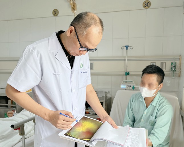 Người đàn ông tiêm filler xóa nhăn mất hoàn toàn thị lực vì tai biến- Ảnh 2. Người đàn ông tiêm filler xóa nhăn mất hoàn toàn thị lực vì tai biến- Ảnh 2.
