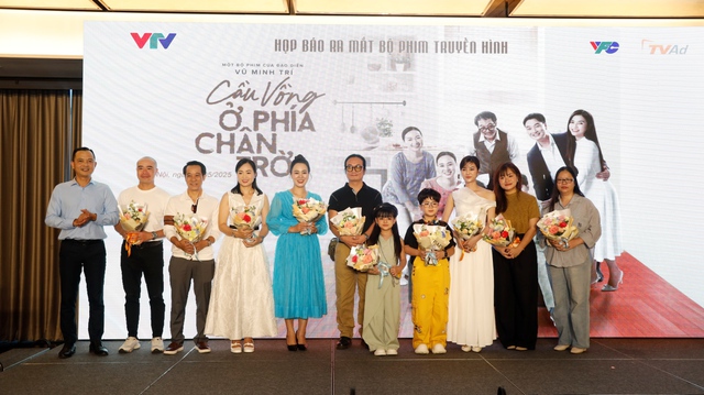 Nam diễn viên vắng mặt ở họp báo vì Covid-19, nữ chính lẻ bóng hút mọi ánh nhìn, được khen càng ngày càng đẹp- Ảnh 1. Nam diễn viên vắng mặt ở họp báo vì Covid-19, nữ chính lẻ bóng hút mọi ánh nhìn, được khen càng ngày càng đẹp- Ảnh 1.