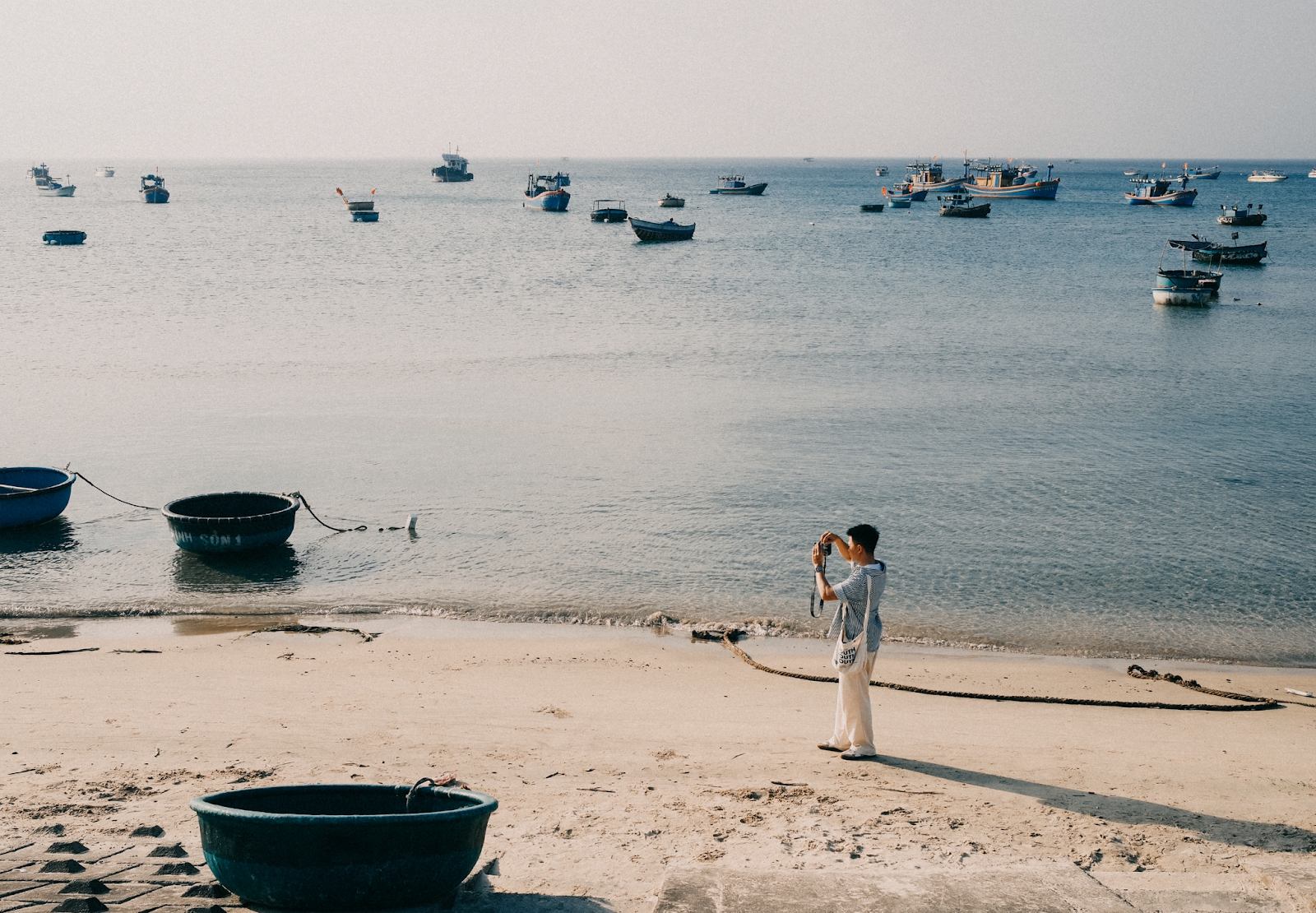 Đón bình minh thơ mộng trên làng chài Nhơn Lý- Ảnh 1.