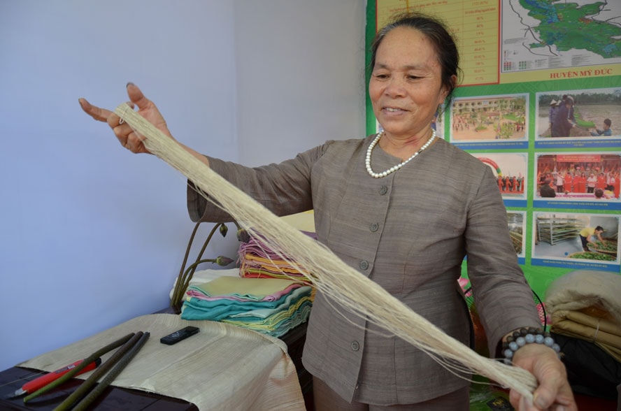 Khăn lụa tơ sen là gì, đắt và hiếm đến đâu?- Ảnh 5.