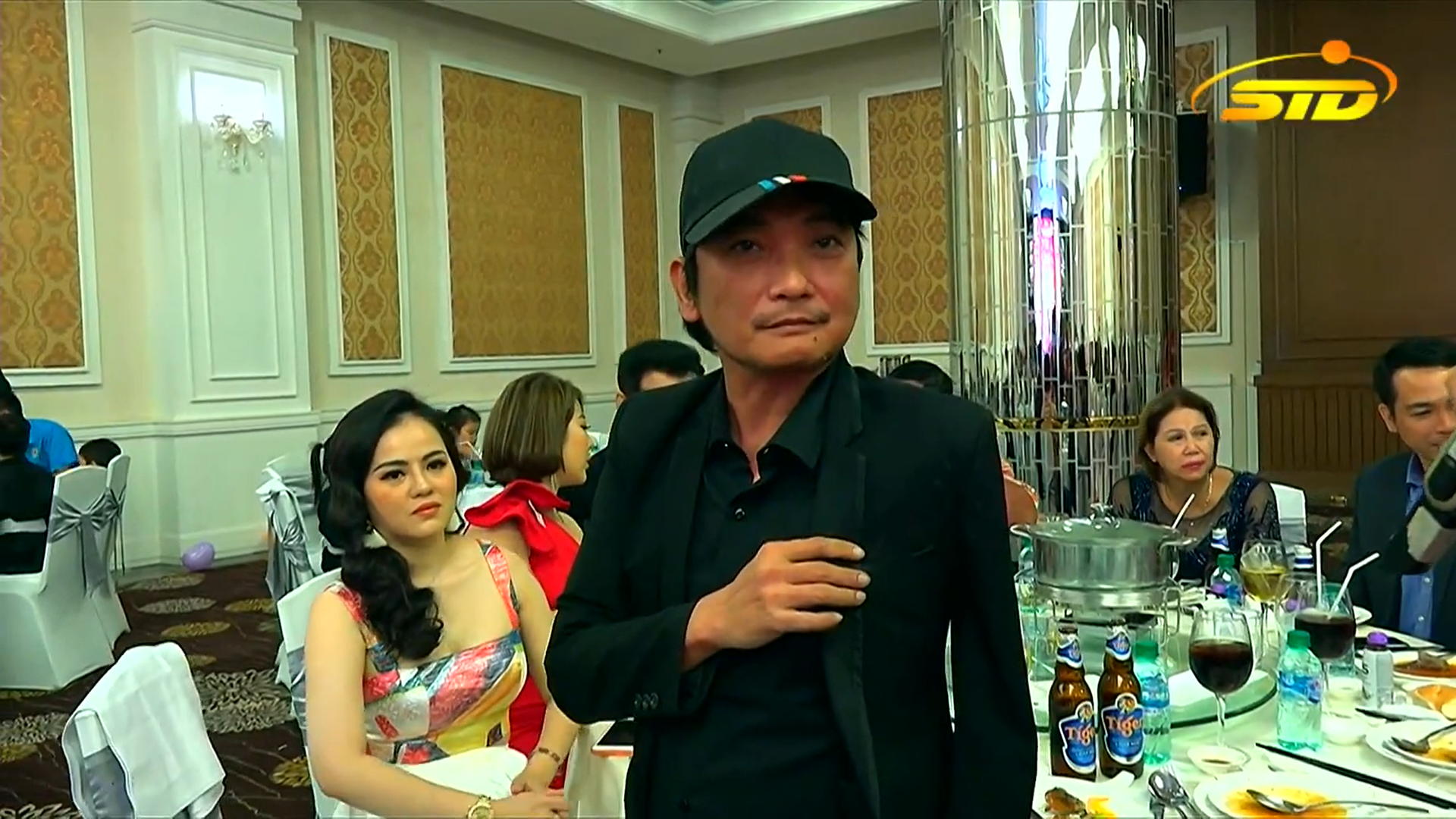 Nam ca sĩ mất một cánh tay, ở chung nhà với 3 gia đình tại Tân Bình, tuổi 53 bán trà sữa mưu sinh- Ảnh 7.