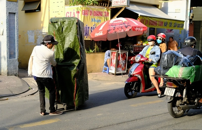 Nam ca sĩ mất một cánh tay, ở chung nhà với 3 gia đình tại Tân Bình, tuổi 53 bán trà sữa mưu sinh- Ảnh 5.