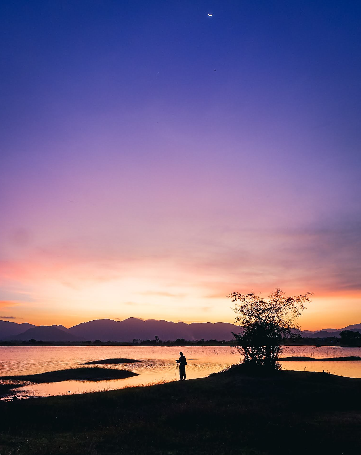 Ngắm hoàng hôn rực rỡ trên hồ Suối Trầu bình yên- Ảnh 7.