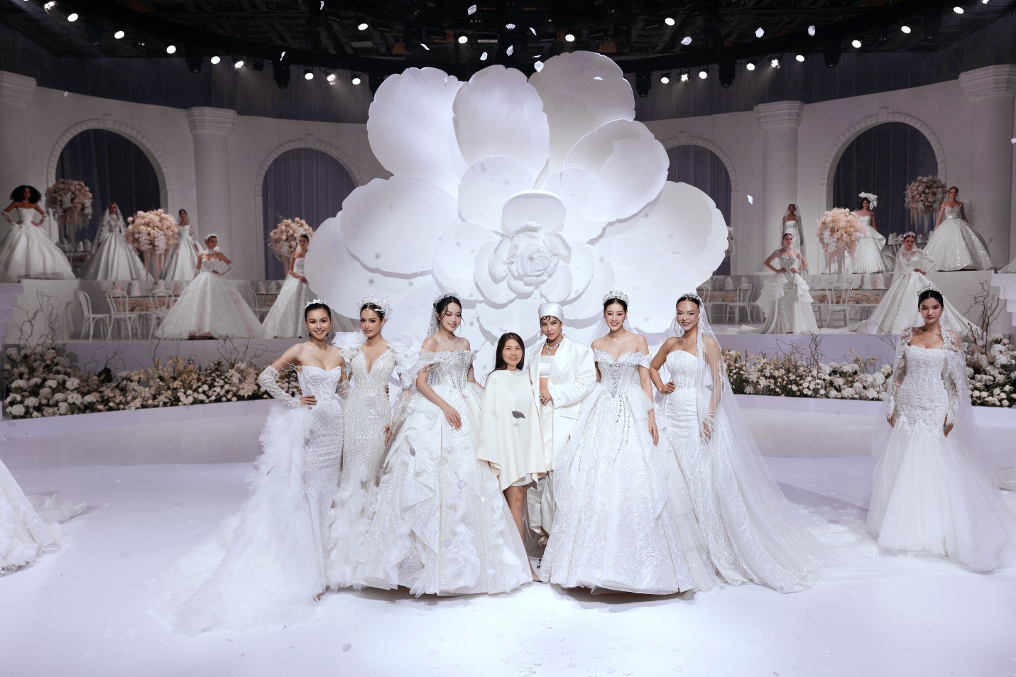 Omni Bridal ra mắt BST Amour Sans Fin với các “nàng thơ” nhan sắc ngọc ngà kiêu sa Thanh Thủy, Khánh Vân, Như Vân- Ảnh 1.