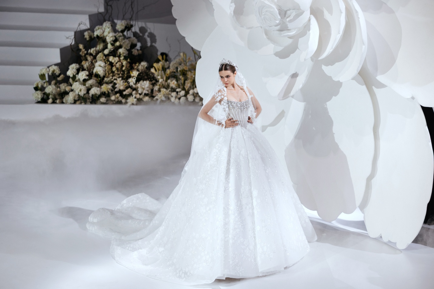 Omni Bridal ra mắt BST Amour Sans Fin với các “nàng thơ” nhan sắc ngọc ngà kiêu sa Thanh Thủy, Khánh Vân, Như Vân- Ảnh 2.